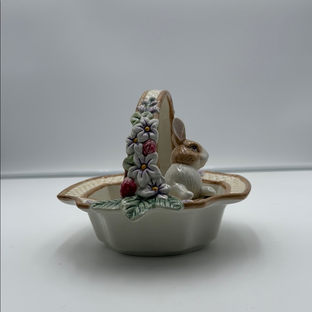 FITZ AND FLOYD ESSENTIALS BOTANICAL BUNNY BASKET WITH HANDLE - Picture 2 of 16
